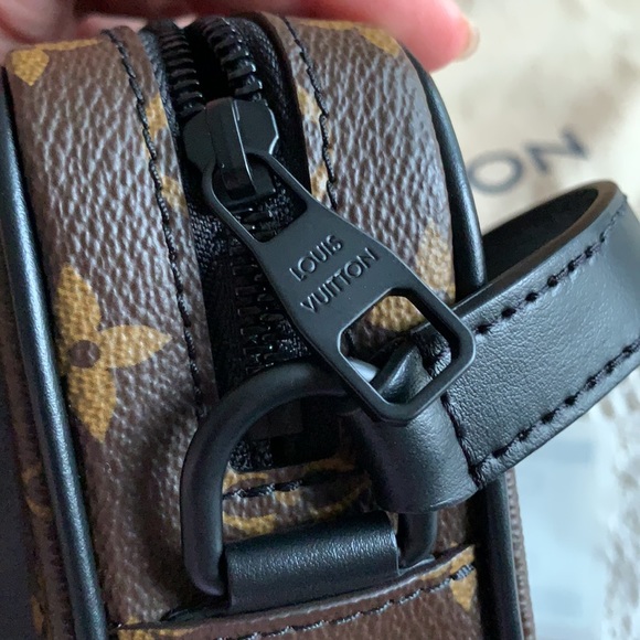 Louis Vuitton Christopher Wearable Wallet - Picture 9 of 17